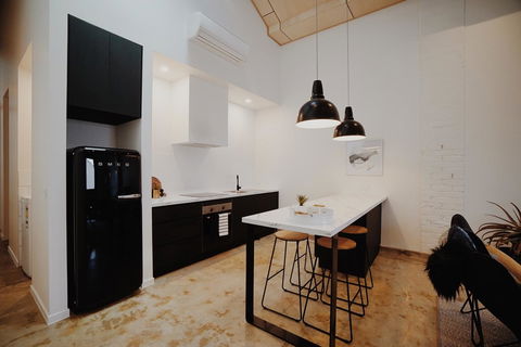THE WAREHOUSE APARTMENTS - Accommodation Bookings 11