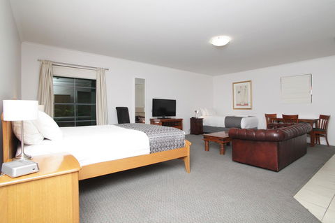 Quality Inn & Suites The Menzies - Accommodation Bookings 10