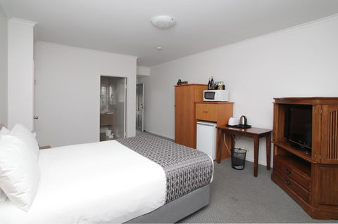 Quality Inn & Suites The Menzies - Accommodation Bookings 7