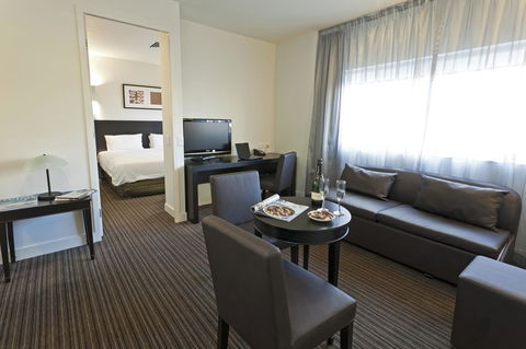 Causeway 353 Hotel - Accommodation Bookings 10