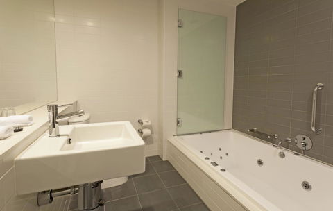 Causeway 353 Hotel - Accommodation Bookings 29