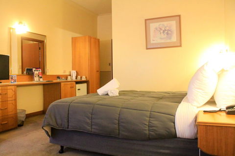 St Georges Motor Inn - Accommodation Bookings 11