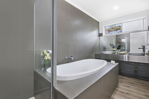Portland Bay Apartments - Accommodation Bookings 8