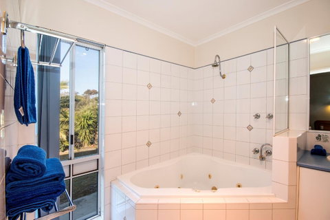 Torquay Tropicana Motel - Accommodation Bookings 17