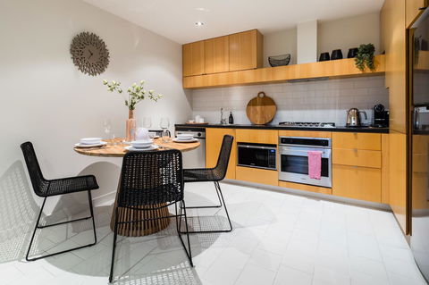 Auguste, Melbourne CBD Private Accommodation With Parking - Accommodation Bookings 9
