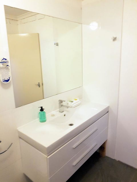 Tropicana Motor Inn - Accommodation Bookings 31