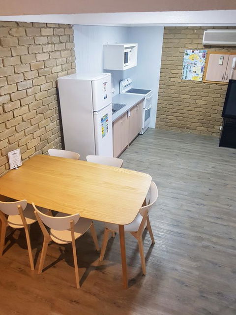 Tropicana Motor Inn - Accommodation Bookings 27