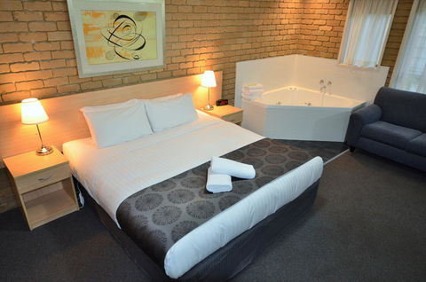Tropicana Motor Inn - Accommodation Bookings 5