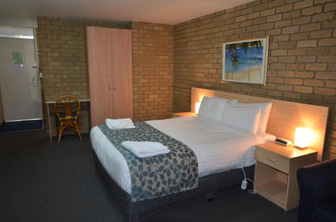 Tropicana Motor Inn - Accommodation Bookings 4