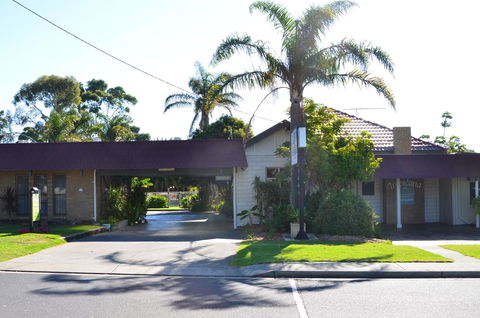 Tropicana Motor Inn - Accommodation Bookings 20