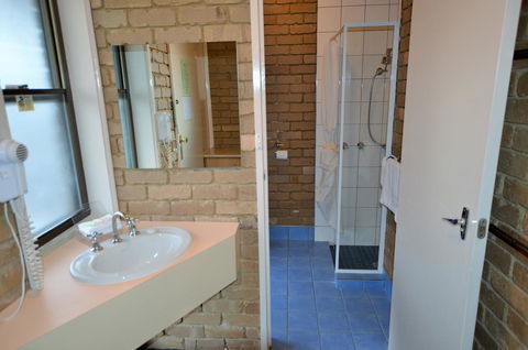 Tropicana Motor Inn - Accommodation Bookings 11