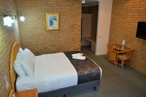 Tropicana Motor Inn - Accommodation Bookings 8