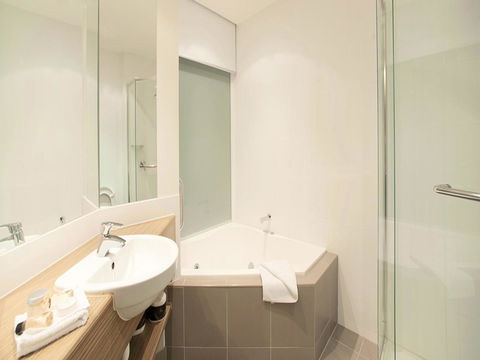 The Waves Apartments - Accommodation Bookings 7