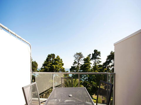 The Waves Apartments - Accommodation Bookings 3