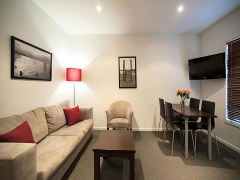 The Waves Apartments - Accommodation Bookings 6