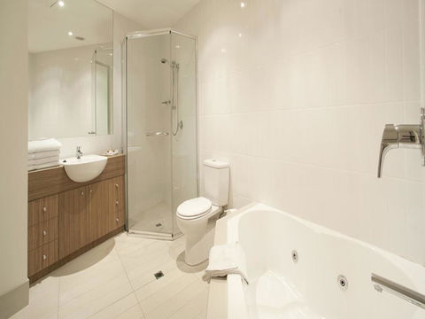 The Waves Apartments - Accommodation Bookings 25