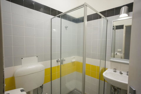 Melbourne Metro YHA - Accommodation Bookings 26