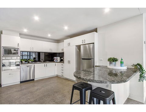 Sophisticated Modern 3 Bed Home In Foodie Paradise - Accommodation Bookings 3