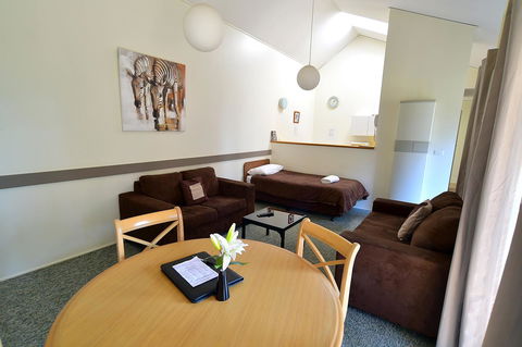 Executive Hideaway - Accommodation Bookings 25