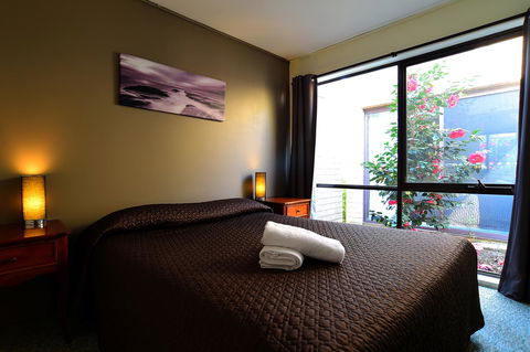 Executive Hideaway - Accommodation Bookings 20