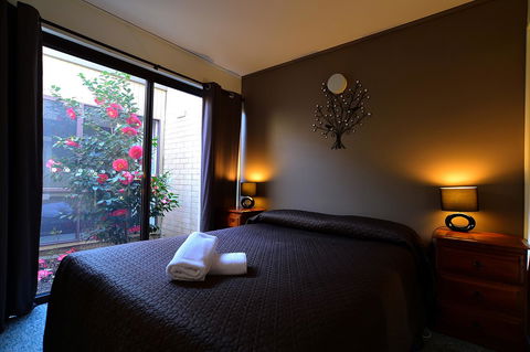 Executive Hideaway - Accommodation Bookings 21