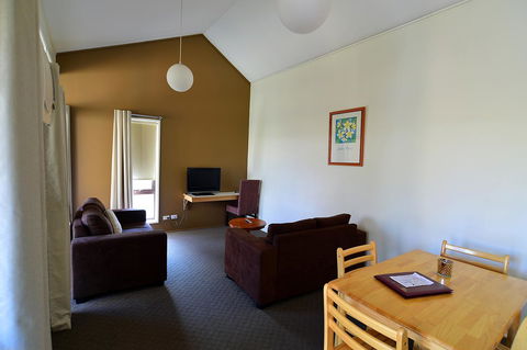 Executive Hideaway - Accommodation Bookings 9