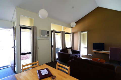 Executive Hideaway - Accommodation Bookings 7