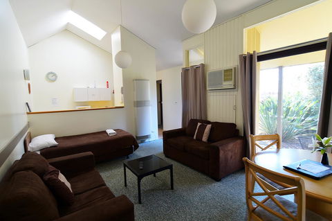 Executive Hideaway - Accommodation Bookings 23