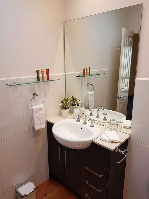 Healesville House - Fig Tree House - Accommodation Bookings 12