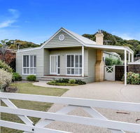 Cute Cottage on Cain - beach at end of street - Accommodation Bookings