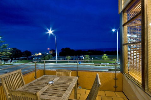 Lornebeach Apartments - Accommodation Bookings 17