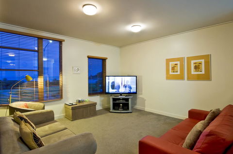 Lornebeach Apartments - Accommodation Bookings 9
