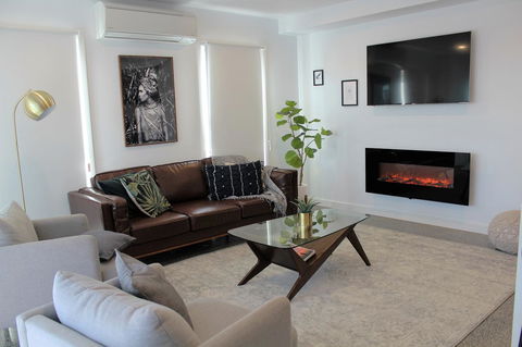 Escape On Birch - Accommodation Bookings 26