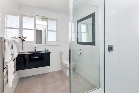 Lake Wendouree Luxury Apartments - Accommodation Bookings 13
