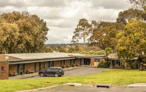 Burvale Hotel - Accommodation Bookings 10