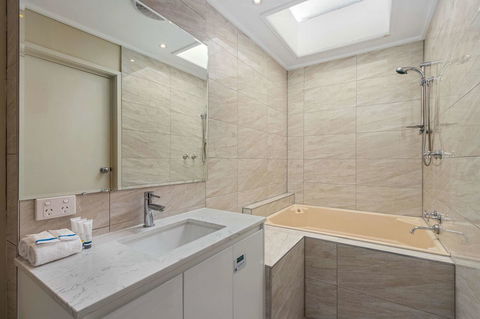 Knox International Hotel And Apartments - Accommodation Bookings 16