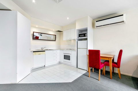 Knox International Hotel And Apartments - Accommodation Bookings 24