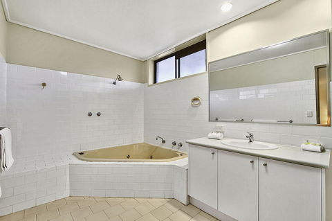 Knox International Hotel And Apartments - Accommodation Bookings 12
