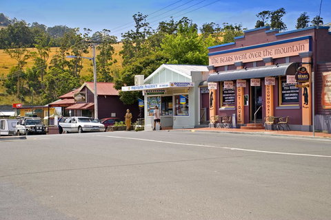 The Bears Went Over The Mountain - Accommodation Bookings 2