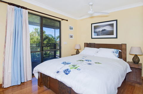 THE BOARDROOM ON BANKSIA - 11 Banksia Ave Bonny Hills - Accommodation Bookings 3