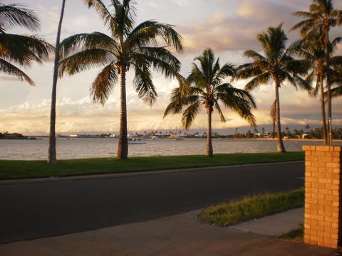 The Carnarvon Luxury Canal Home - Accommodation Bookings 1