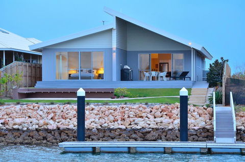 The Carnarvon Luxury Canal Home - Accommodation Bookings 0