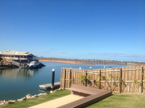 The Carnarvon Luxury Canal Home - Accommodation Bookings 2