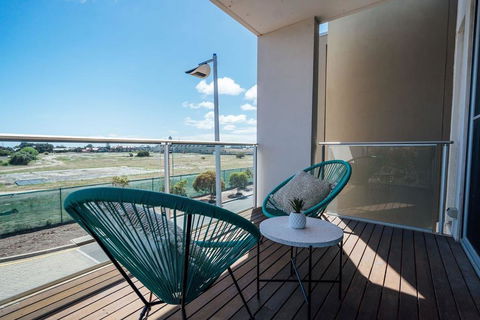 The Cove @ New Port-Pool - Spa - Sauna - Gym & More - Accommodation Bookings 1