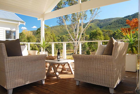 The Dacha - Accommodation Bookings 3