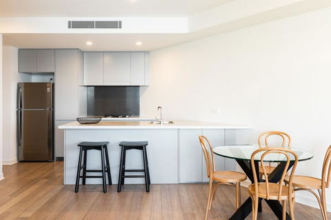 The Edge - Luxurious Waterfront Apartment - Accommodation Bookings 2
