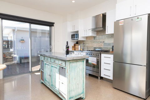 The Endsleigh -1 Bedroom Villa, Free Wifi, Near CBD - Accommodation Bookings 3