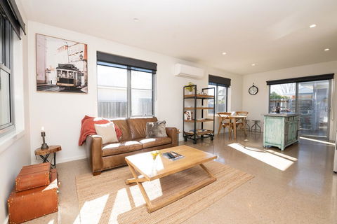 The Endsleigh -1 Bedroom Villa, Free Wifi, Near CBD - Accommodation Bookings 2