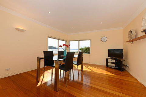 The Esplanade Kingston Beachfront - Accommodation Bookings 2