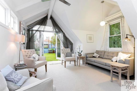 The Gatehouse - Light Filled Cottage In The Leafy Suburb Of Hawthorn - Accommodation Bookings 1